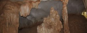 Grotte sauvage MeCung à la baie Halong