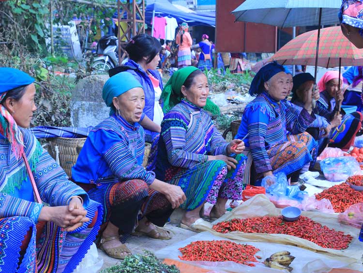 Découvrir Sapa - Bac Ha en train, le marché coloré des ethnies et la rizière en terrasse